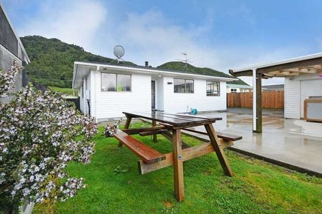 Photo of property in 4 Fremont Grove, Totara Park, Upper Hutt, 5018