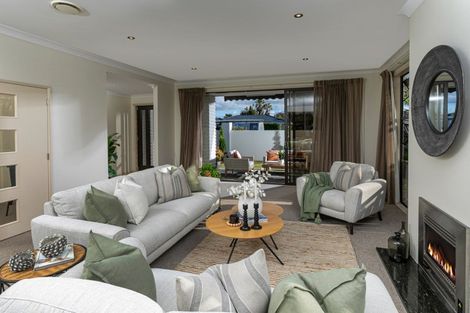 Photo of property in 135 Centreway Road, Orewa, 0931