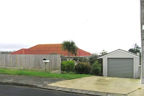 Photo of property in 8a Kinapori Terrace, Newlands, Wellington, 6037