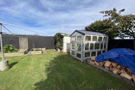 Photo of property in 5 Kitchener Street, Eltham, 4322