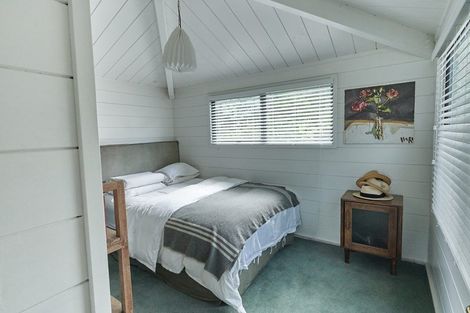 Photo of property in 18 Matakatia Parade, Matakatia, Whangaparaoa, 0930