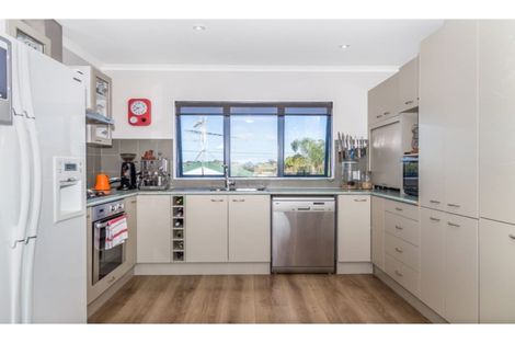 Photo of property in 34b Shakespear Road, Army Bay, Whangaparaoa, 0930