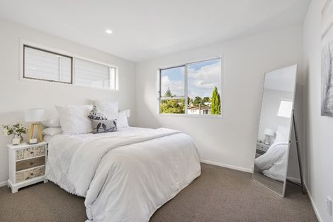Photo of property in 9 Pavola Grove, Glenfield, Auckland, 0629