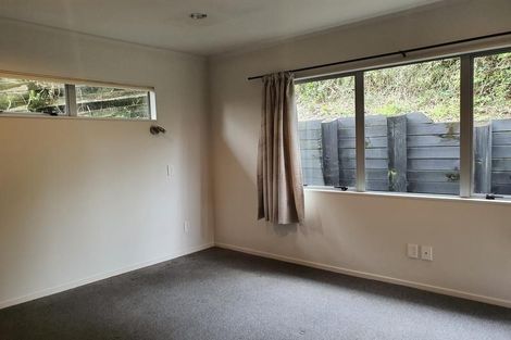 Photo of property in 18 Totaravale Drive, Totara Vale, Auckland, 0629