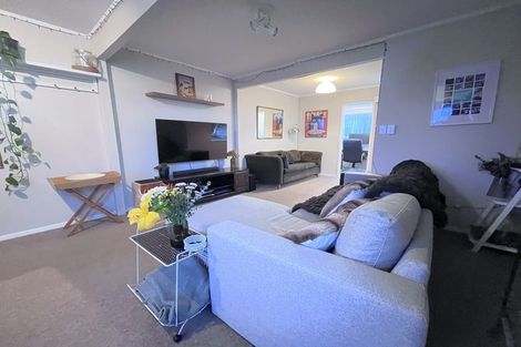 Photo of property in 7b Ladbrooke Drive, Newlands, Wellington, 6037