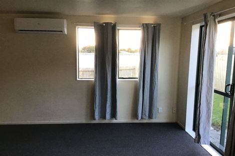 Photo of property in 36 Woodbank Drive, Glen Eden, Auckland, 0602