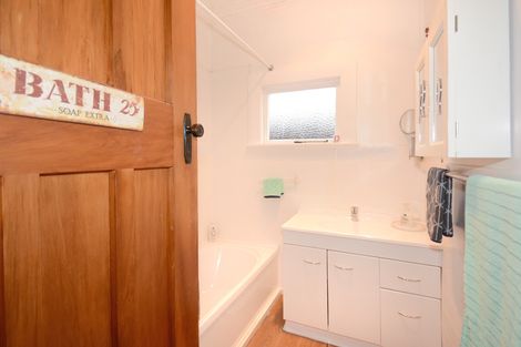 Photo of property in 172 Macandrew Road, South Dunedin, Dunedin, 9012