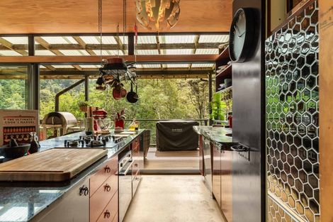 Photo of property in 77 Huia Road, Titirangi, Auckland, 0604