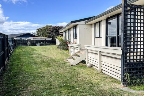 Photo of property in 18 Garland Drive, St Andrews, Hamilton, 3200