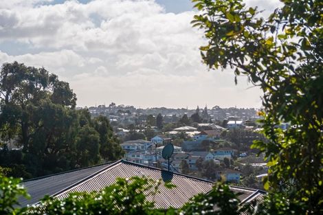 Photo of property in 4/15 Chivalry Road, Glenfield, Auckland, 0629