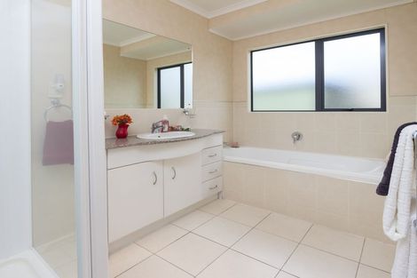 Photo of property in 10 Shankill Place, East Tamaki, Auckland, 2013