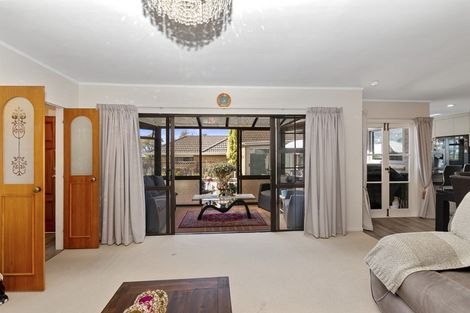 Photo of property in 2/5 Spring Grove, Henderson, Auckland, 0612