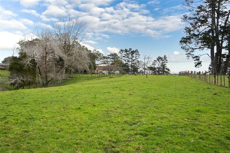 Photo of property in 141 Tawa Road, Kumeu, 0891