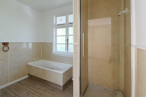 Photo of property in 2 Hawkhurst Road, Lyttelton, 8082