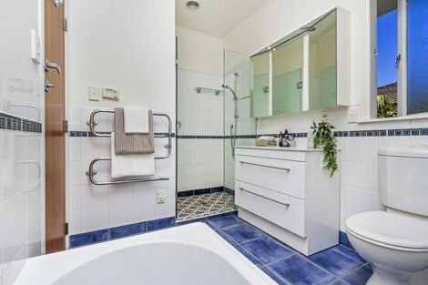 Photo of property in 10 Spencer Terrace, Hauraki, Auckland, 0622