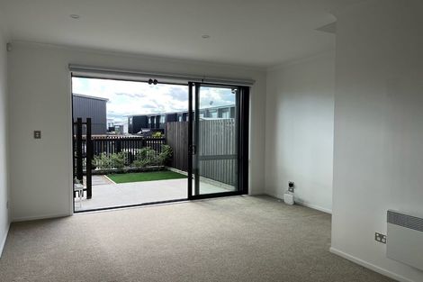 Photo of property in 18 Hobsonville Point Road, Hobsonville, Auckland, 0616