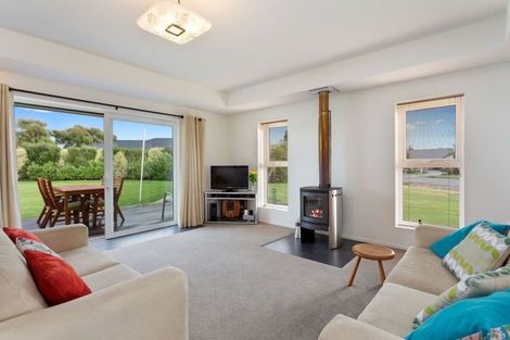 Photo of property in 8 Riverside Way, Amberley, 7410