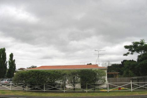 Photo of property in 2/285 Beach Haven Road, Birkdale, Auckland, 0626