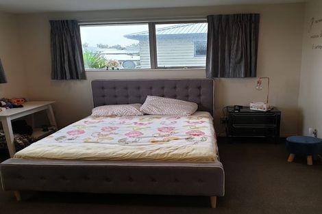 Photo of property in 24 Cresswell Place, Johnsonville, Wellington, 6037