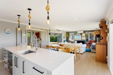 Photo of property in 35 Simpson Crescent, Raumati Beach, Paraparaumu, 5032