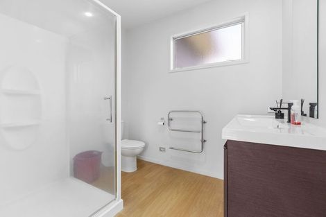 Photo of property in 10e Long Place, Frankleigh Park, New Plymouth, 4310