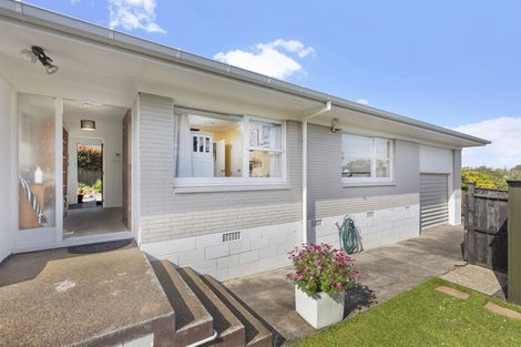 Photo of property in 10 Whiteacres Drive, Sunnyhills, Auckland, 2010