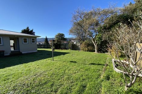 Photo of property in 33 Karaka Street, Wainuiomata, Lower Hutt, 5014