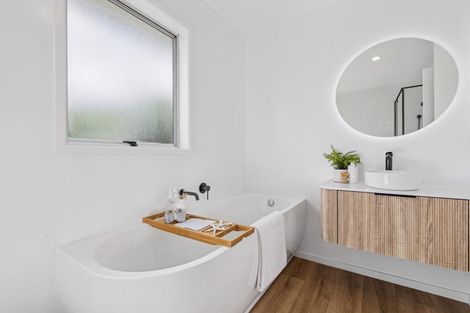 Photo of property in 53 Kawaha Point Road, Kawaha Point, Rotorua, 3010