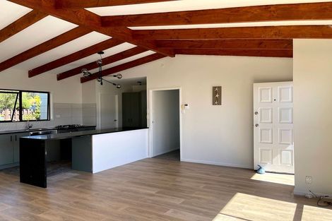 Photo of property in 1425 Whangaparaoa Road, Army Bay, Whangaparaoa, 0930