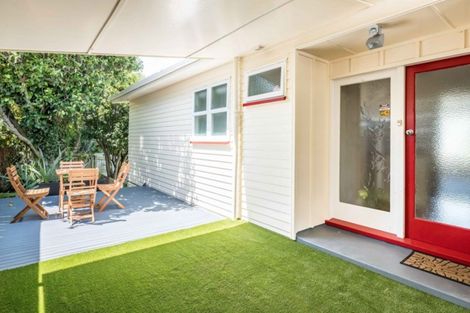 Photo of property in 30 Revans Street, Miramar, Wellington, 6022