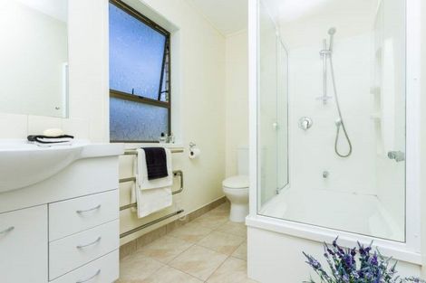 Photo of property in 1/5 Clematis Avenue, Murrays Bay, Auckland, 0630