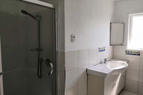 Photo of property in 30 Kingdale Road, Henderson, Auckland, 0610