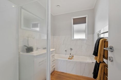 Photo of property in 17 Thomas Avenue, Te Atatu Peninsula, Auckland, 0610