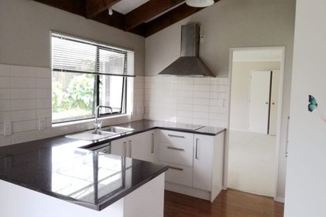 Photo of property in 33 Olena Avenue, Sunnyhills, Auckland, 2010