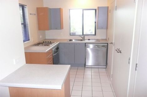 Photo of property in 10/6 John Jennings Drive, Oteha, Auckland, 0632