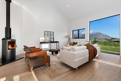 Photo of property in 44 Cunninghams Drive, Jacks Point, Queenstown, 9371