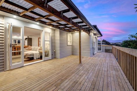 Photo of property in 3 Moffat Road, Red Beach, 0932