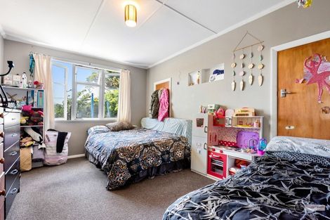 Photo of property in 15 Davis Grove, Wainuiomata, Lower Hutt, 5014