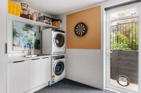 Photo of property in 9 Washingtonia Way, Omokoroa, 3114