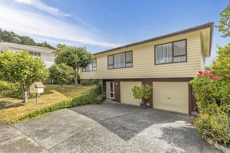 Photo of property in 6 Saint Aidans Way, Tawa, Wellington, 5028