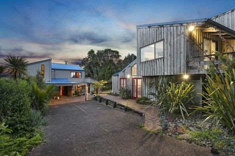 Photo of property in 807 West Coast Road, Oratia, Auckland, 0604