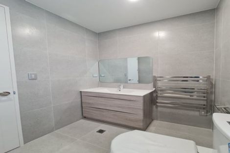 Photo of property in 2/532 Glenfield Road, Glenfield, Auckland, 0629