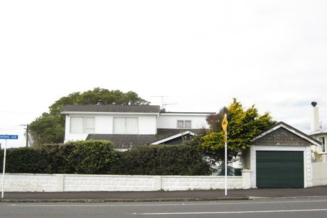 Photo of property in 11 Paynters Avenue, Strandon, New Plymouth, 4312