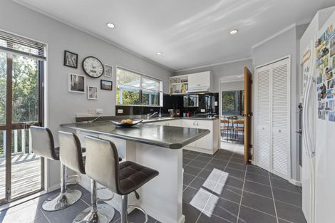 Photo of property in 28 Heathcote Place, Fitzherbert, Palmerston North, 4410