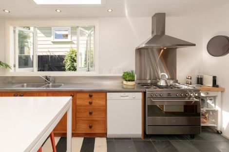 Photo of property in 200 Tinakori Road, Thorndon, Wellington, 6011