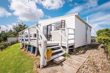 Photo of property in 1 Muritai Terrace, Hokio Beach, Levin, 5571