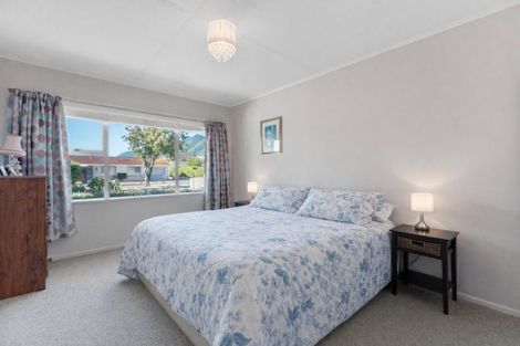 Photo of property in 5a Andrew Street, Waikanae, 5036