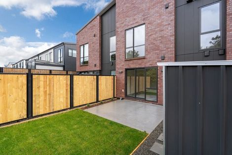 Photo of property in 24 Te Aniwaniwa Terrace, Albany, Auckland, 0632