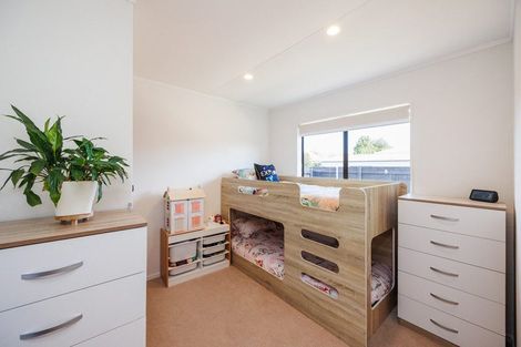 Photo of property in 35 Acacia Street, Kelvin Grove, Palmerston North, 4414