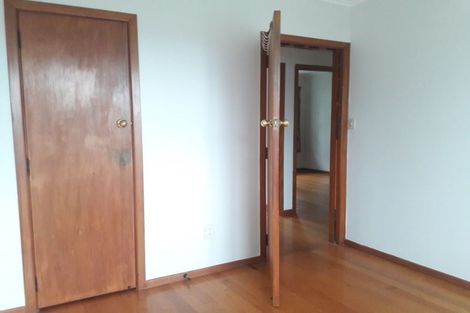 Photo of property in 1/6 Woodall Place, Totara Vale, Auckland, 0627